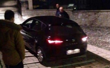 Mostar Köprüsü’nden otomobille geçen Türk turist